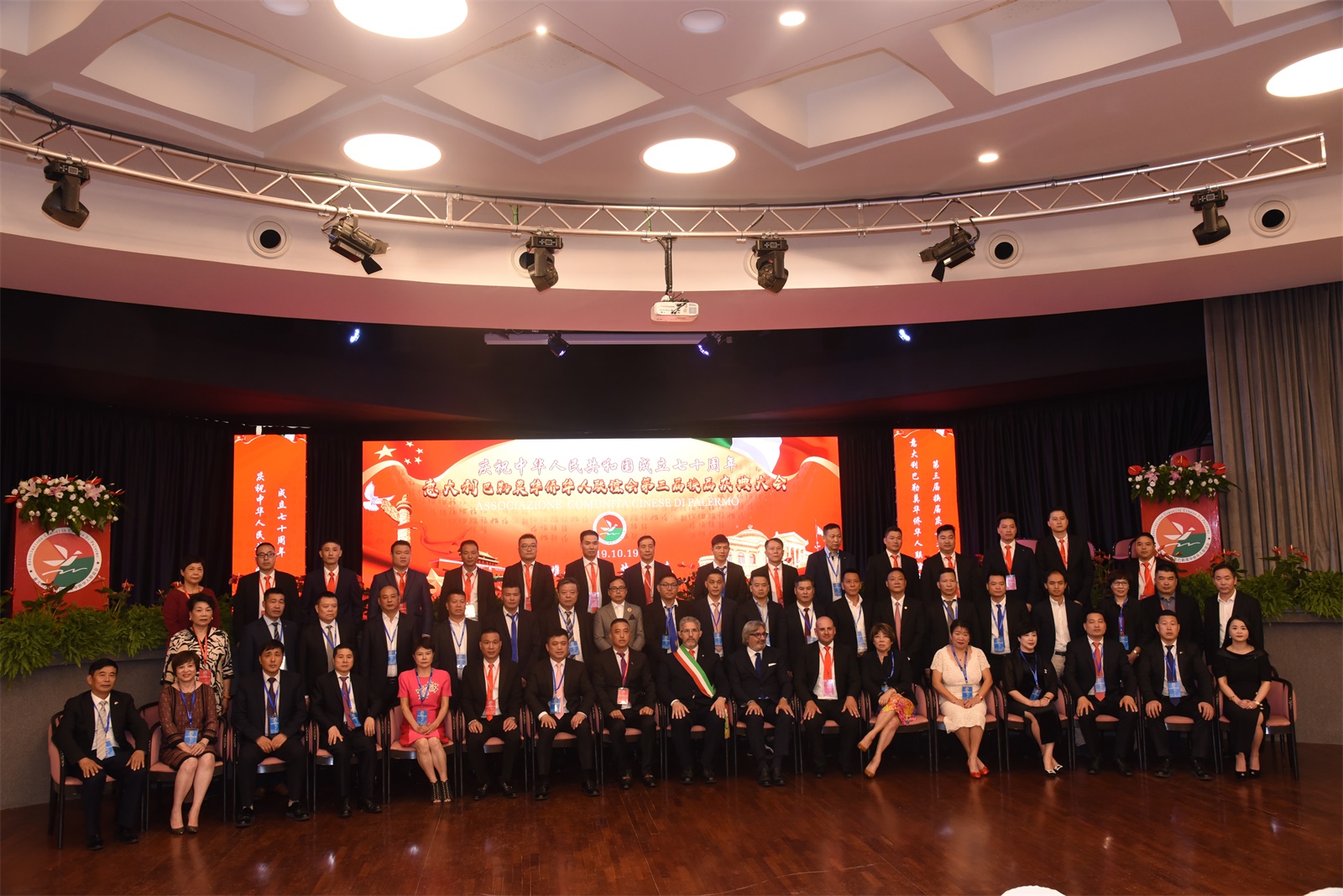 九游体育网页版登录入口-包含意大利选手团结一心，喜获胜利的词条