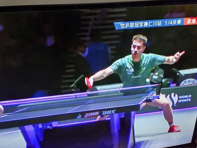 足球赛场精彩连连!双方实力旗鼓相当 足球赛场精彩连连!双方实力旗鼓相当