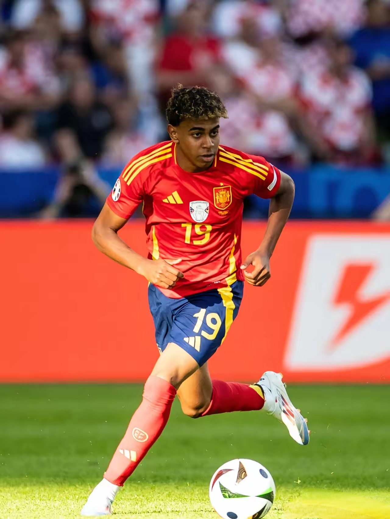 英格兰逆转胜利,阿尔巴尼亚遭遇挑战 英格兰逆转胜利,阿尔巴尼亚遭遇挑战