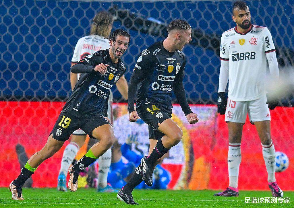 出色表现引外界赞誉,球员坚定前行 出色表现引外界赞誉,球员坚定前行