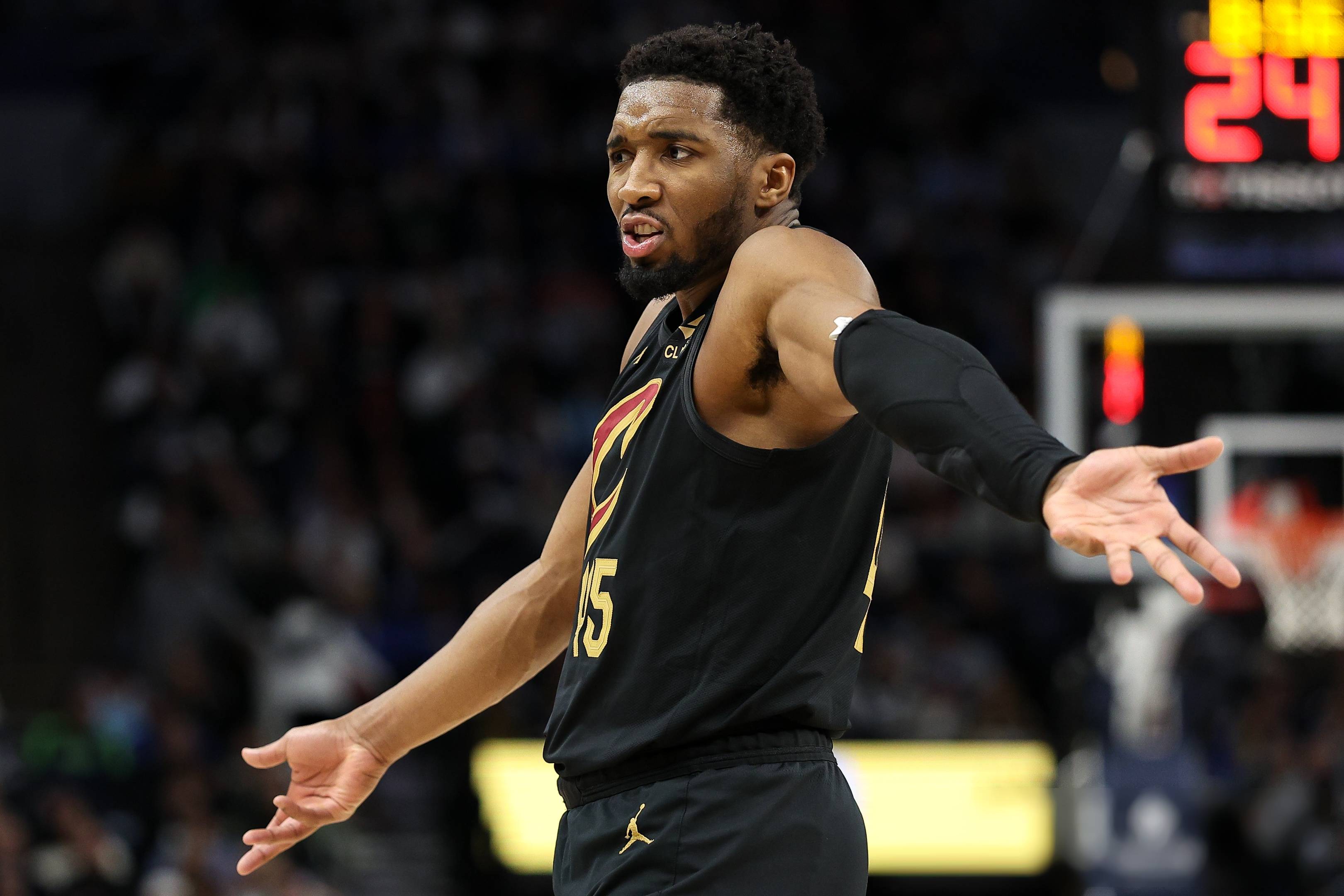 关键比赛再现精彩表现，球员斗志昂扬