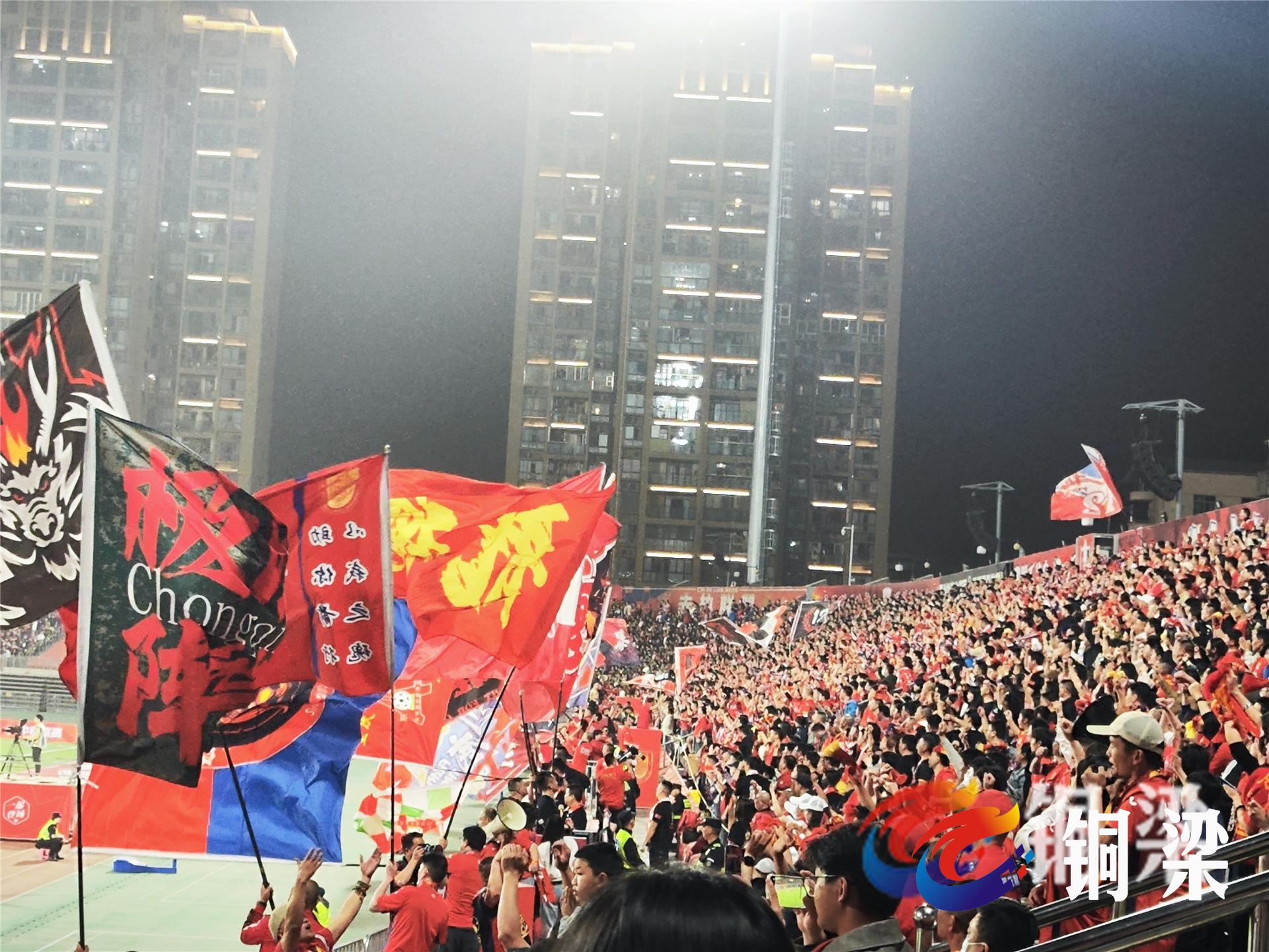 九游体育中国官网-燃情足球盛宴继续上演，球迷热情过载的简单介绍