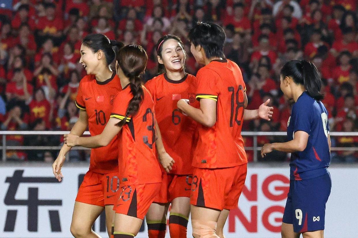 壮观场面！国际女足联赛总冠军产生