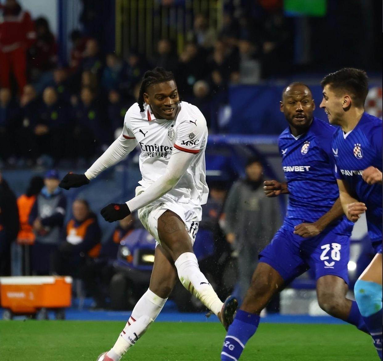 九游体育官网入口-AC米兰客场告负佛罗伦萨，欧战希望渺茫