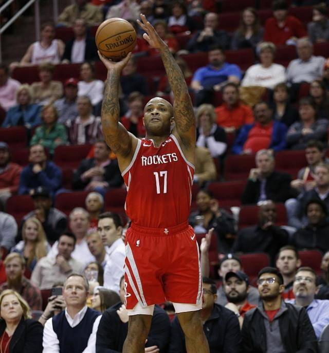 弗赖堡奋力攻城拔山,豪取三分 弗赖堡奋力攻城拔山,豪取三分