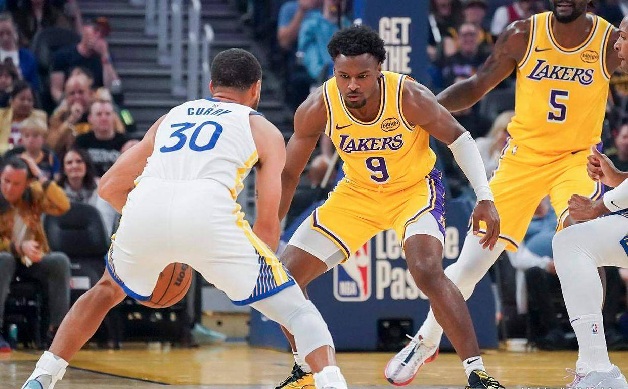 勇士击败湖人,取得连胜 勇士击败湖人,取得连胜