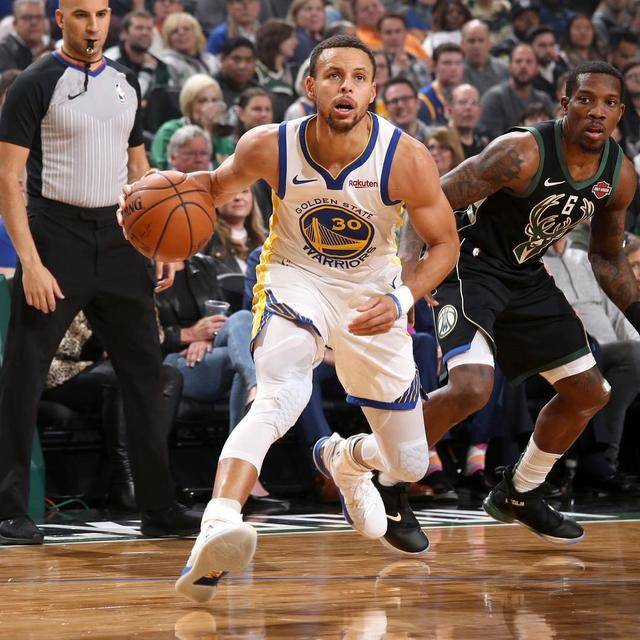 雄鹿险胜尼克斯豪取七连胜 雄鹿险胜尼克斯豪取七连胜