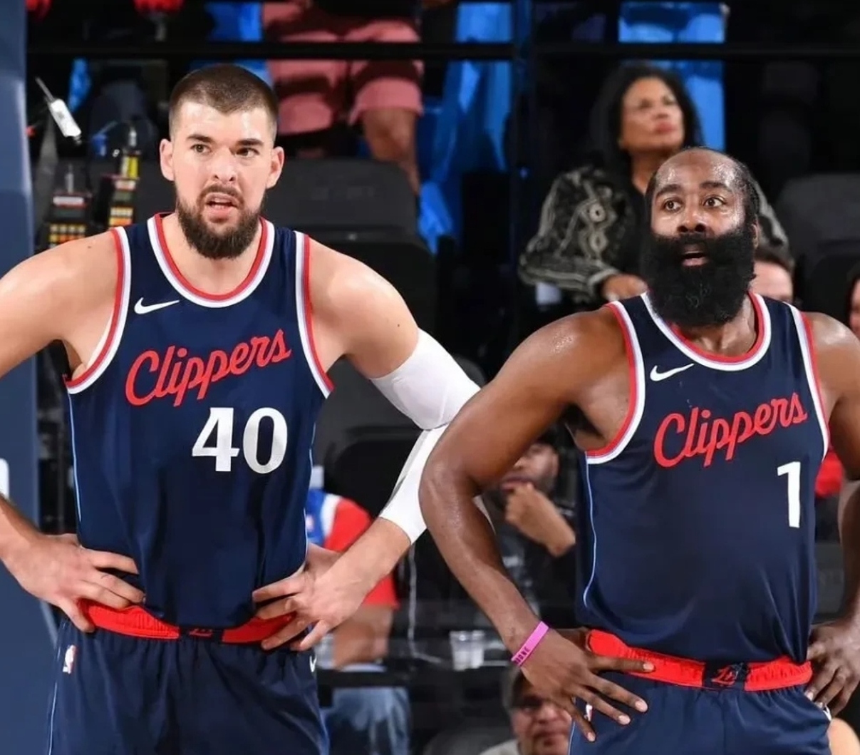 快船队遭受惨败,球队士气受到打击 快船队遭受惨败,球队士气受到打击